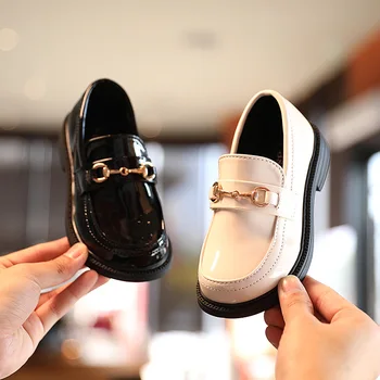 MODX בייבי בנות נעלי עור PU אופנה נעליים ילדים ילדים אביב סתיו שחור לבן שטוח נוחות נעלי המוקסין