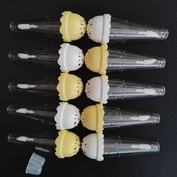 ריק ליפ גלוס צינורות גלידה פלסטיק צורת השפתון בקבוק אריזה DIY חמוד ארטיק 5ml Lipgloss מיכל 10/30pcs